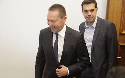 Το οργιώδες παρασκήνιο πίσω από τη σφοδρή σύγκρουση Μαξίμου – Στουρνάρα