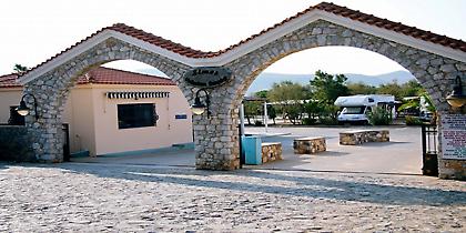 Το Camping που υπόσχεται εξωτικές διακοπές στην Ελλάδα