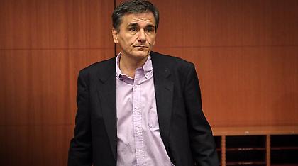 «Βουτιά» στα έσοδα τον Ιούλιο - Πλησιάζει ο κόφτης μισθών-συντάξεων