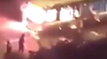 Παρίσι: Νεαροί ακινητοποιούν λεωφορείο και το καίνε με μολότοφ -Φώναζαν Allahu Akbar (βίντεο)