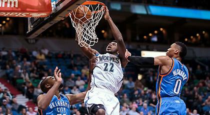 Σηκώνεται για κάρφωμα και… ξεχνάει να κατέβει ο Γουίγκινς! (video)