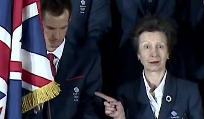 Τα έκανε θάλασσα ως σημαιοφόρος Μάρεϊ (video)