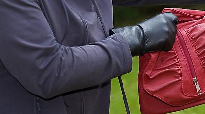 Τσαντάκιας τραυμάτισε ηλικιωμένη στο κέντρο του Αγρινίου