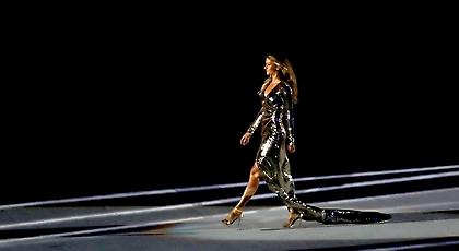 Εκτυφλωτική Ζιζέλ στην τελετή έναρξης των Ολυμπιακών Αγώνων (pics/vid)