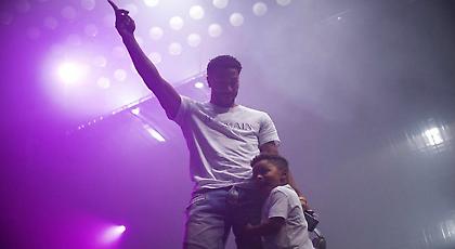 «Έκλεψε» τη λάμψη του Ντρέικ ο Ρόουζ (pic+video)