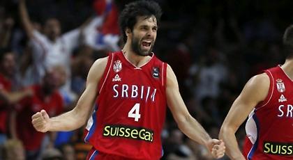 Αλλού κοιτάει… αλλού πασάρει ο Τεόντοσιτς! (video)