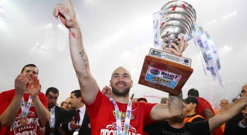 «Ερυθρόλευκες» ευχές στον Σπανούλη (pic)