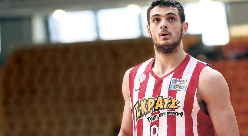 Ο Παπαπέτρου ξέρει και από ποδόσφαιρο (video)