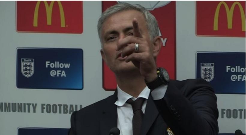 Ου... κοιμηθείς όταν στην συνέντευξη Τύπου είναι ο Ζοσέ Μουρίνιο! (video)