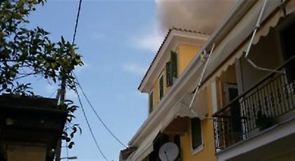 Πυρκαγιά στην παλαιά πόλη της Λευκάδας – Καίγονται σπίτια