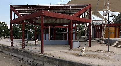 Εικόνες εγκατάλειψης στο Πάρκο Τρίτση -Βρίσκεται υπό κατάρρευση (pics)