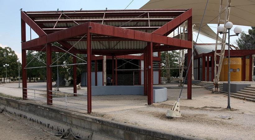 Εικόνες εγκατάλειψης στο Πάρκο Τρίτση -Βρίσκεται υπό κατάρρευση (pics)