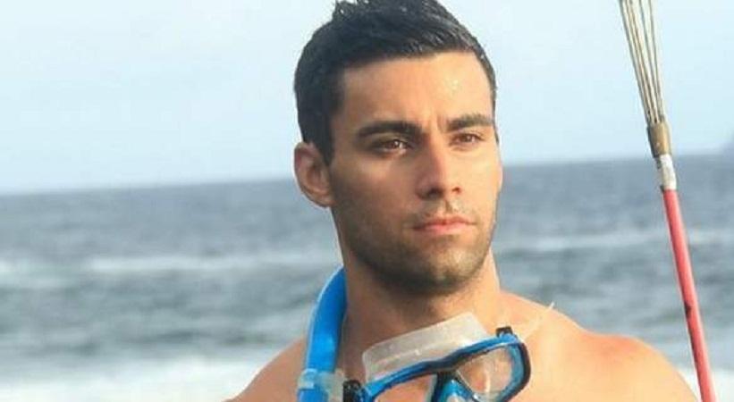 Πώς άλλαξε η ζωή του ημίγυμνου σημαιοφόρου μετά την τελετή έναρξης-Τον κυνηγούν πρακτορεία μοντέλων