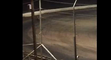 Βίντεο: Τρομακτικό θανατηφόρο ατύχημα σε αγώνα αυτοκινήτων στο Κάνσας