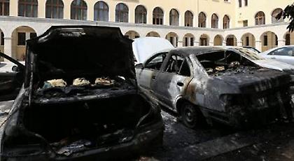 Η στιγμή της επίθεσης με μολότοφ στην Ιερά Μονή Πετράκη (video)