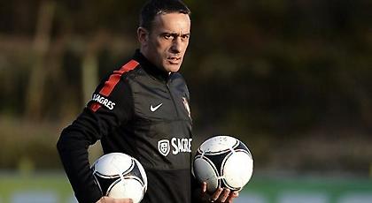 Γιατί δεν παίρνει έναν Γάλλο ή έναν Ιταλό προπονητή;