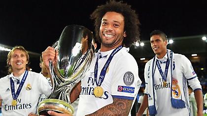 O Μαρσέλο χάρισε τα παπούτσια του σε παιδί με κινητικά προβλήματα (video)