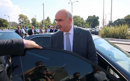 Μεϊμαράκης σε Αβραμόπουλο: Δεν μπορώ να δω τον Μοσκοβισί γιατι φοράω… βερμούδα