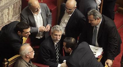 Αντί να ντρέπονται, τους δίνουν και συγχαρητήρια