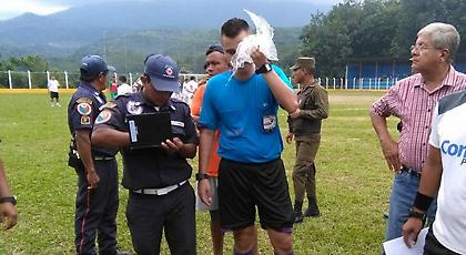 Κόκκινη κάρτα; Ε, πάρε τις φάπες σου! (video)