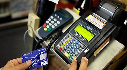 Στον «αέρα» η μετάβαση στο πλαστικό χρήμα