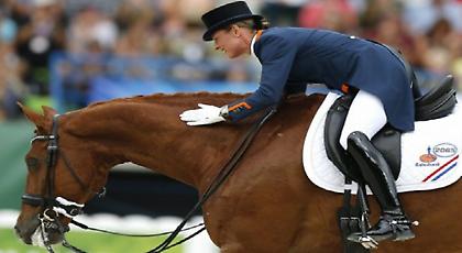 Εγκατέλειψε τον αγώνα για να σώσει το άλογό της!