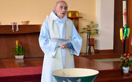 Απαγγέλθηκαν κατηγορίες σε νέο ύποπτο για την άγρια δολοφονία του Γάλλου ιερέα