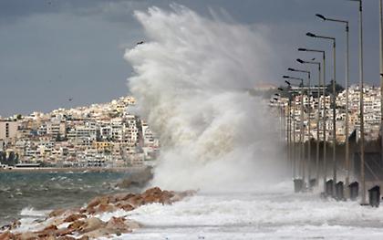 Ραγδαία επιδείνωση του καιρού με θυελλώδεις ανέμους και καταιγίδες