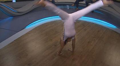 Η Νάντια Κομανέτσι στα 54 δοκιμάζει το «απόλυτο 10» του 1976! (video)