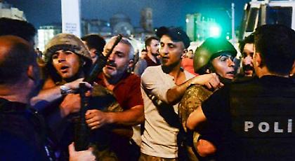 Mετά το πραξικόπημα στην Τουρκία 76.597 πολίτες έχουν παραπεμφθεί, αναζητούνται 4.897