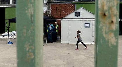 Guardian: Παιδιά κακοποιούνται σεξουαλικά σε κέντρα προσφύγων στην Ελλάδα