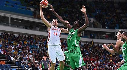 Ήττα-σοκ και περιπέτειες για Κροατία