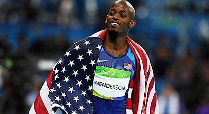 «Χρυσός» για ένα εκατοστό Χέντερσον