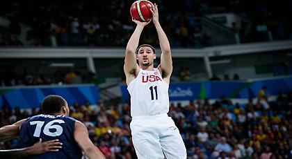 Καρμέλο και Τζορτζ «υποκλίνονται» στον Τόμπσον