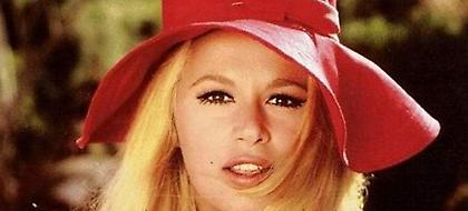 Το τάμα της Αλίκης Βουγιουκλάκη στην Παναγία της Τήνου -Το σημείωμά της (pic)