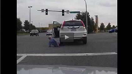 Γυναίκα βρέθηκε κάτω από τις ρόδες του δικού της τζιπ (video)