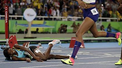 Η βουτιά χρυσού καρέ-καρέ (pics)