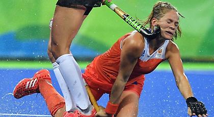 Έφαγε μπαστουνιά στη μούρη! (pics)