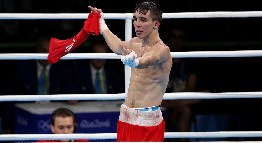 Απίστευτη αντίδραση πυγμάχου: Σήκωσε το μεσαίο δάχτυλο και δήλωσε: «Είναι γαμ…οι κλέφτες»! (video)