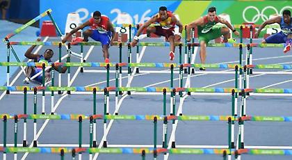 Επική τούμπα στα 110μ με εμπόδια (videos)