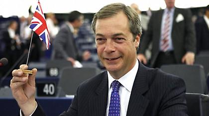 Die Welt: Τι ήθελε ο Νάιτζελ Φάρατζ στη γερμανική πρεσβεία του Λονδίνου;