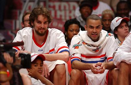 Δύο θρύλοι: Ο Γκασόλ αποχαιρετά τον Πάρκερ (pic)