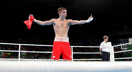 Πιτσιρικάς πρόσφερε μετάλλιο για παρηγοριά στον Κόνλαν! (pic)