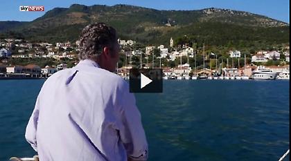 «Απέλυσε» 11.000 υπαλλήλους και κρύβεται με το πολυτελές του γιοτ στην Ιθάκη