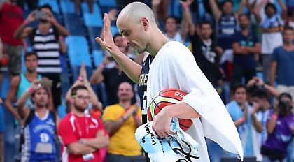 Υποκλίθηκε στον κόσμο ο θρυλικός Τζινόμπιλι