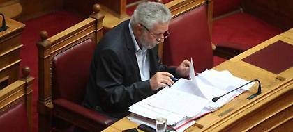 Ο Δρίτσας παραδέχτηκε ότι ζήτησε ενημέρωση από το λιμενάρχη για τις ανακρίσεις για την Αίγινα