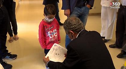 Ο Φερνάντο Σάντος μοίρασε χαμόγελα σε παιδιά με προβλήματα υγείας (video)