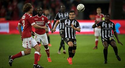 Ο Νίνης και η παρέα του «φρέναραν» Ντοσεβί και Λαΐφη