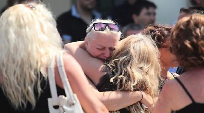 Αυτόπτες μάρτυρες της τραγωδίας στην Αίγινα αναζητά η οικογένεια δύο θυμάτων