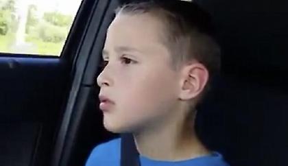 Το 6χρονο αγόρι που τραγουδάει Παντελίδη και συγκινεί το διαδίκτυο (video)